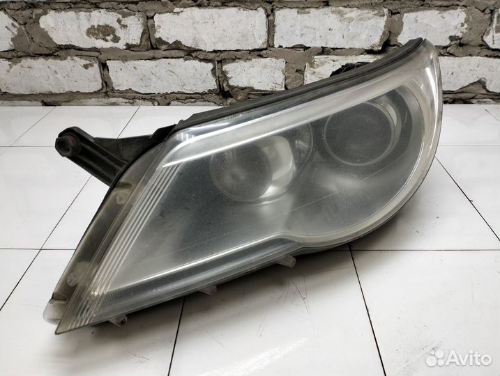 Фара левая Volkswagen Tiguan 1