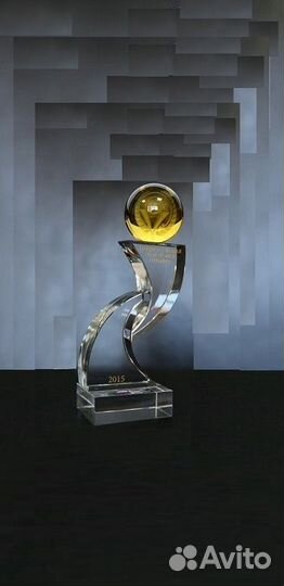 Роскошная статуэтка Победителя Национальной премии