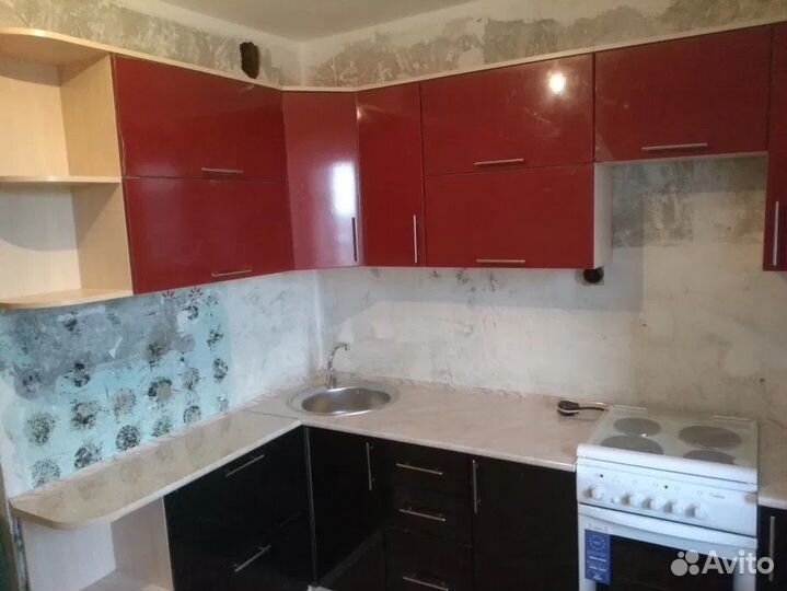 Кухня угловая без техники с мойкой