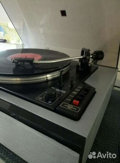 Виниловый проигрыватель