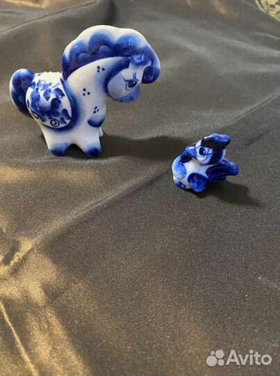 Фарфор Гжель :Лошадка и Петушок