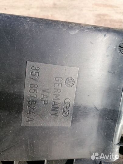 Бардачок 357 857 924А Ф.Пассат В3 1990г