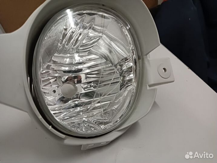 Птф левая Toyota Hilux 2005-2015 ST3122034l