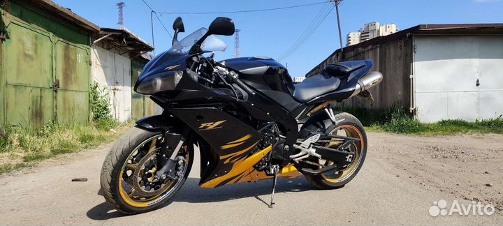 Yamaha R1