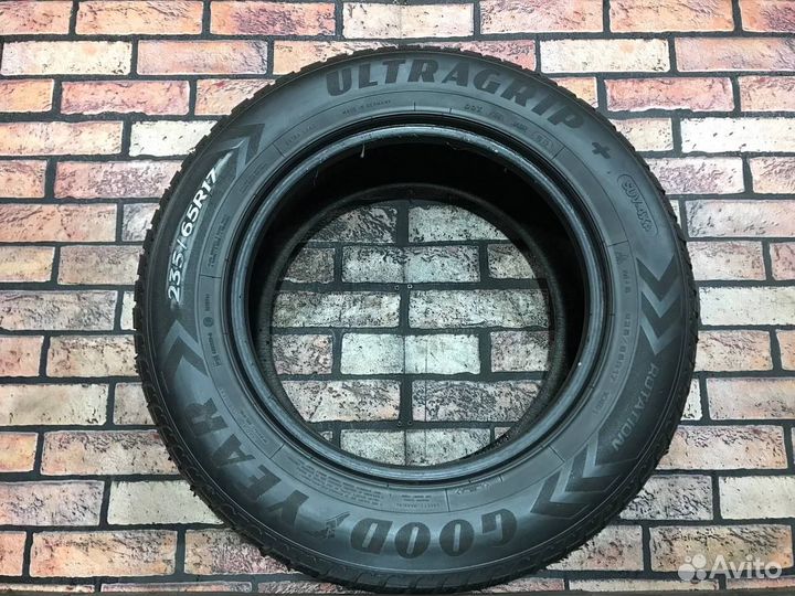 Goodyear UltraGrip 235/65 R17 108H