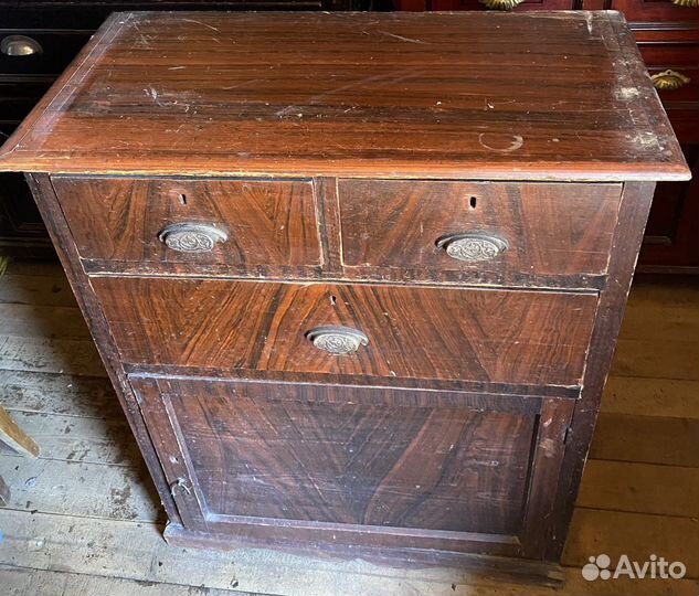 Старинный комод