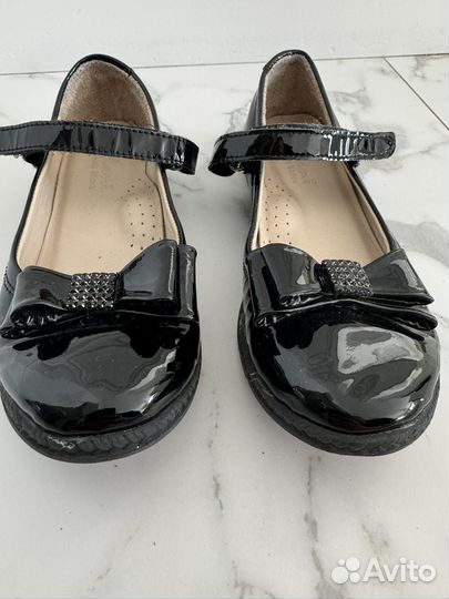 Лакированные туфли с бантиком для девочки 32 р