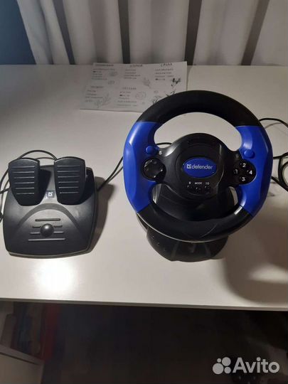 Игровой руль с педалями