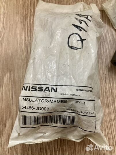 Сайлентблоки подрамника передние Nissan Qashqai