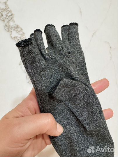Перчатки без пальцев женские