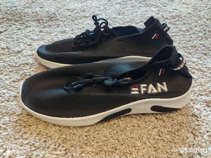 Кроссовки 42 размера (новые)