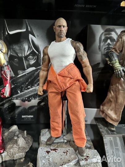 Фигурка под hot toys