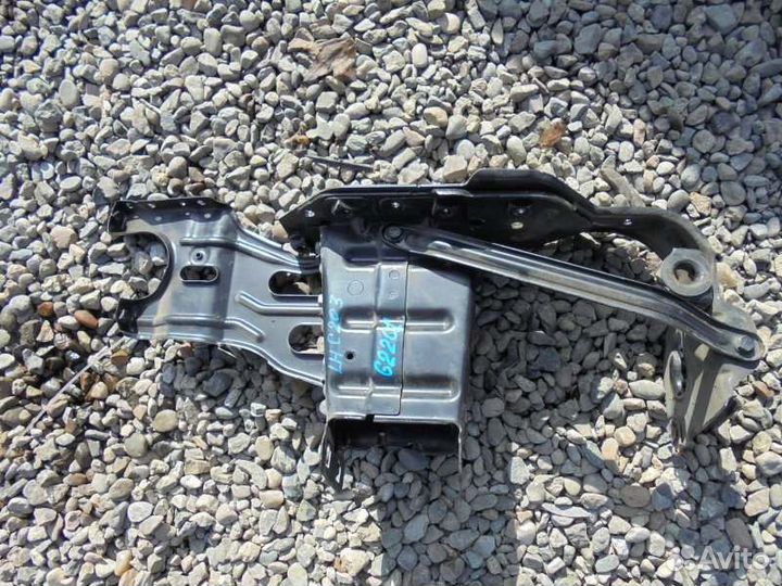 Кронштейн усилителя бампера передний левый