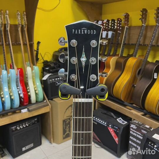 Электроакустическая гитара Parkwood P670
