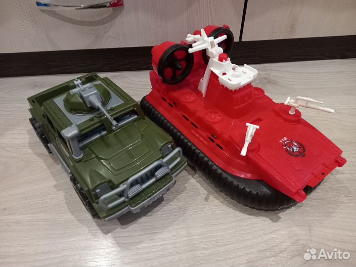 Машинки игрушки. Большие