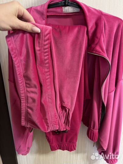 Женский спортивный костюм