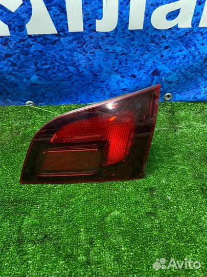 Фонарь в крышку правый Opel Astra J универсал