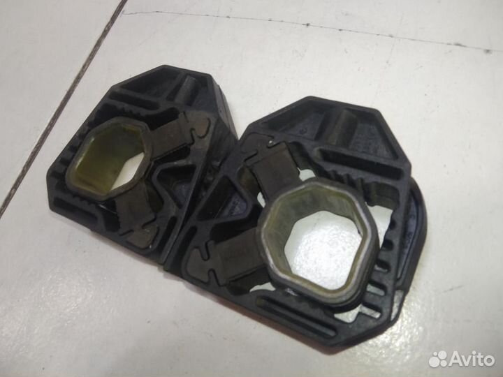 Кронштейн радиатора Volkswagen Scirocco 3 MK3 137