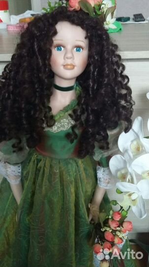 Фарфоровая кукла