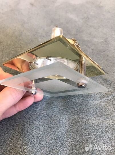 Светильник точечный