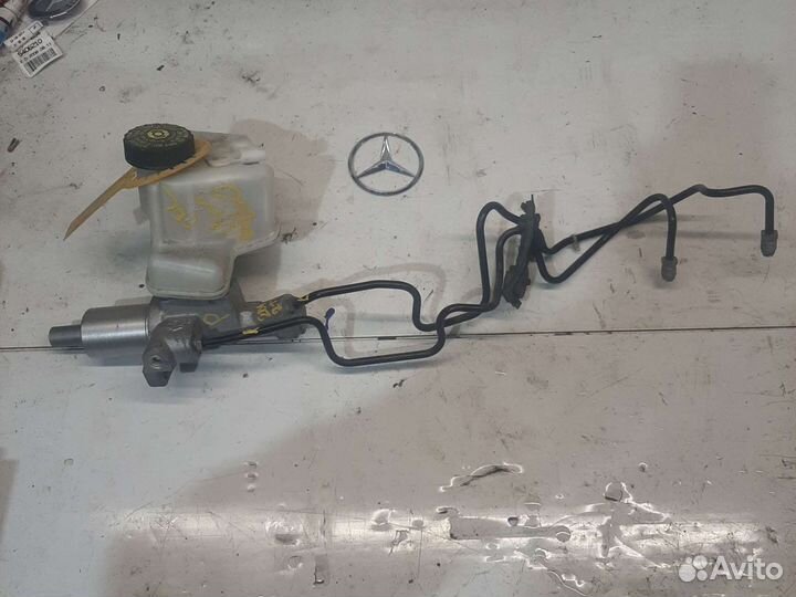 Главный тормозной цилиндр мерседес глк204