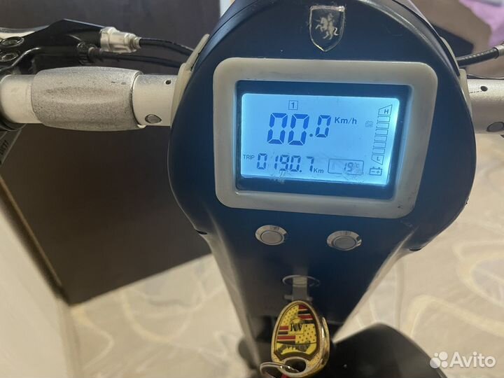 Электросамокат lookis