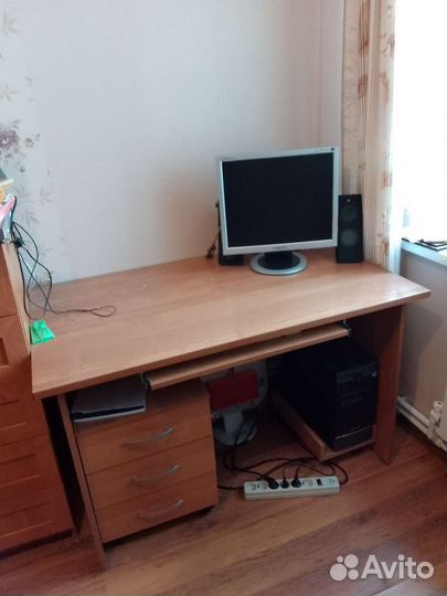 Стол компьютерный
