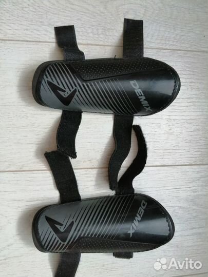 Щитки футбольные детские Demix