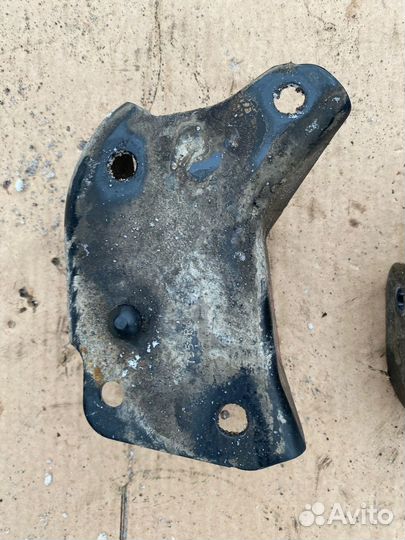 Кронштейн задней балки Renault Logan 2