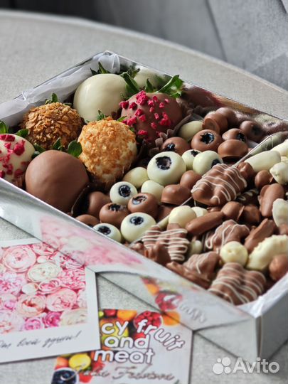 Клубника в шоколаде, съедобные букеты, орехи