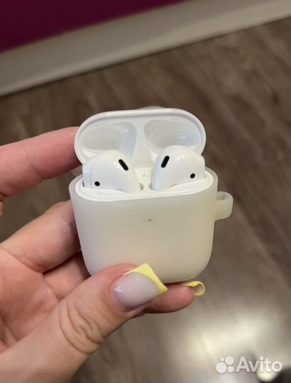 Беспроводные наушники Apple AirPods 2