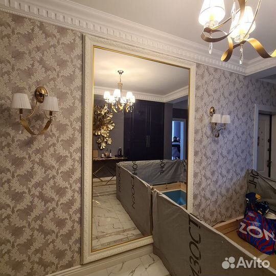 Зеркало настенное в раме