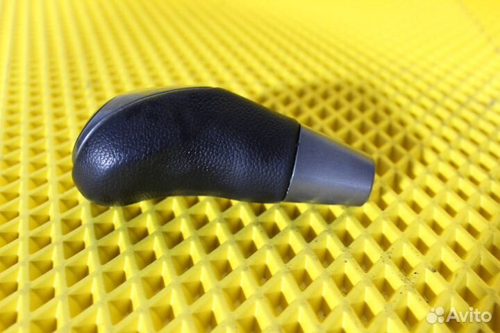 Ручка наболдажник АКПП Kia Rio 3