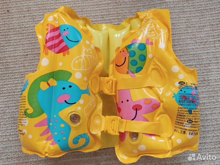 Надувной круг и жилет