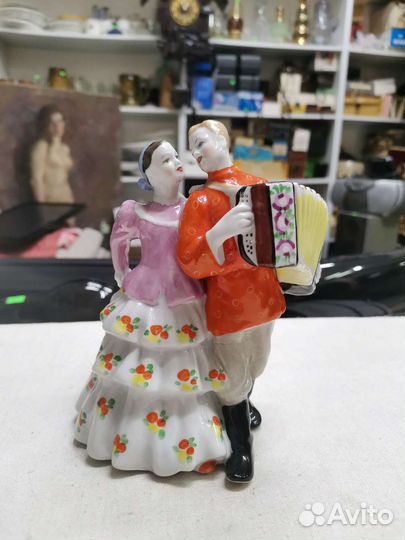 Статуэтка Уральская кадриль Фарфор Дулево (Ч)