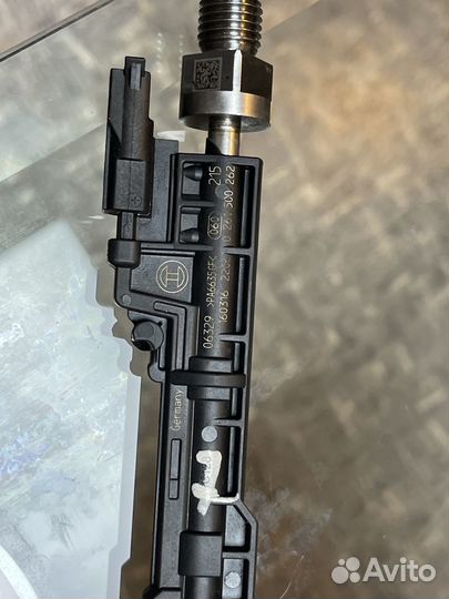 Форсунка инжектор BMW 50i F15. N63 13648627842