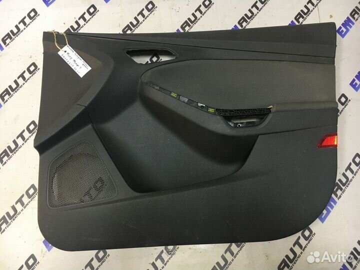 Обшивка двери передней правой Форд Фокус 3