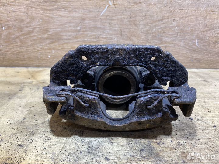 Суппорт передний правый Ford Fusion S98