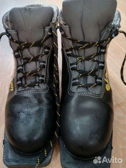 Лыжные ботинки