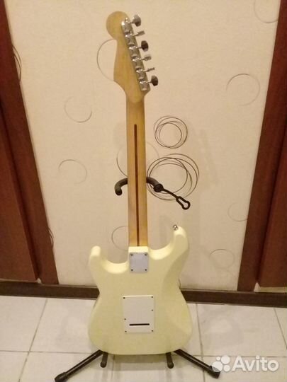 Электрогитара Fender Squier Stratocaster HSS-Корея
