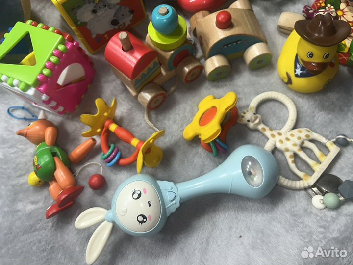 Развивающие игрушки для малышей пакетом