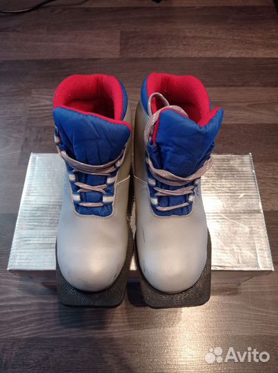 Лыжные ботинки 34р