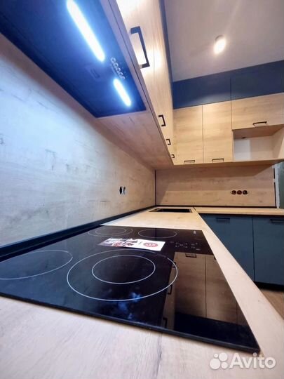 Кухня Островная в Потолок