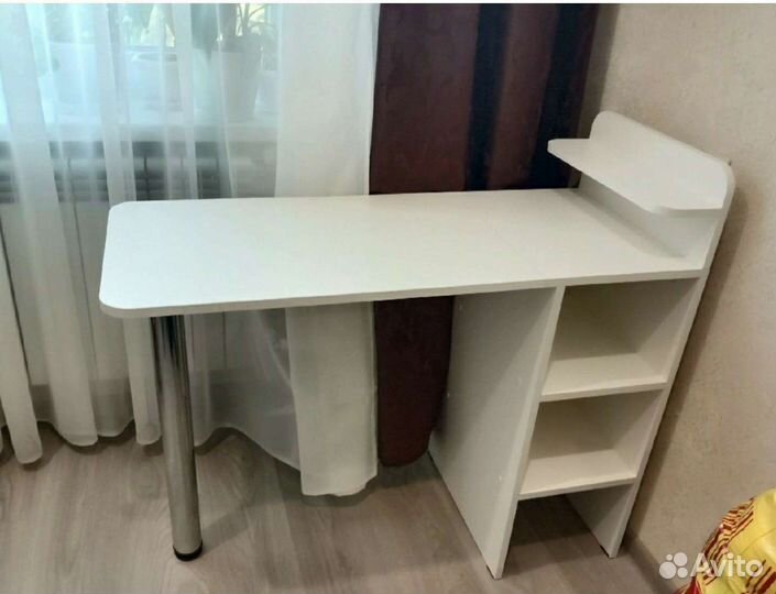 Маникюрный стол складной