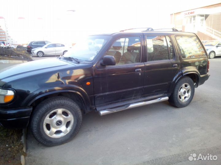 Двери задние Ford Explorer 2000 года