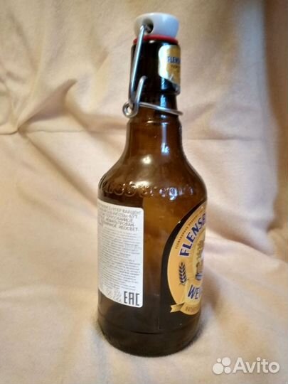 Бутылка стеклянная от пива с бюгельной крышкой