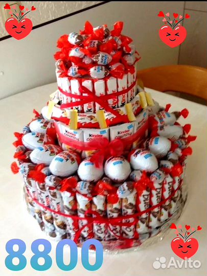 Подарок торт из киндеров