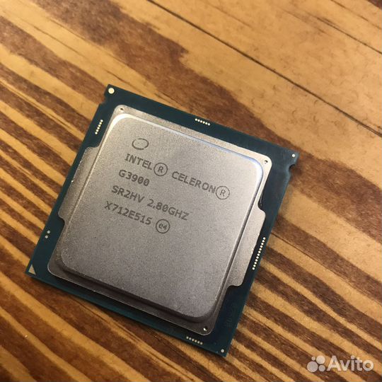 Процессор и куллер Intel celeron G3900