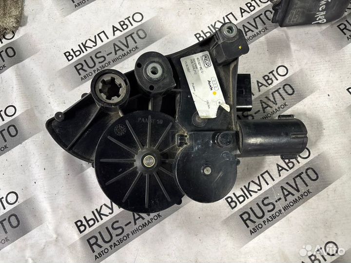 Электропривод багажника задний Audi A8 D3