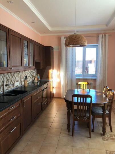 Коттедж 500 м² на участке 10 сот.